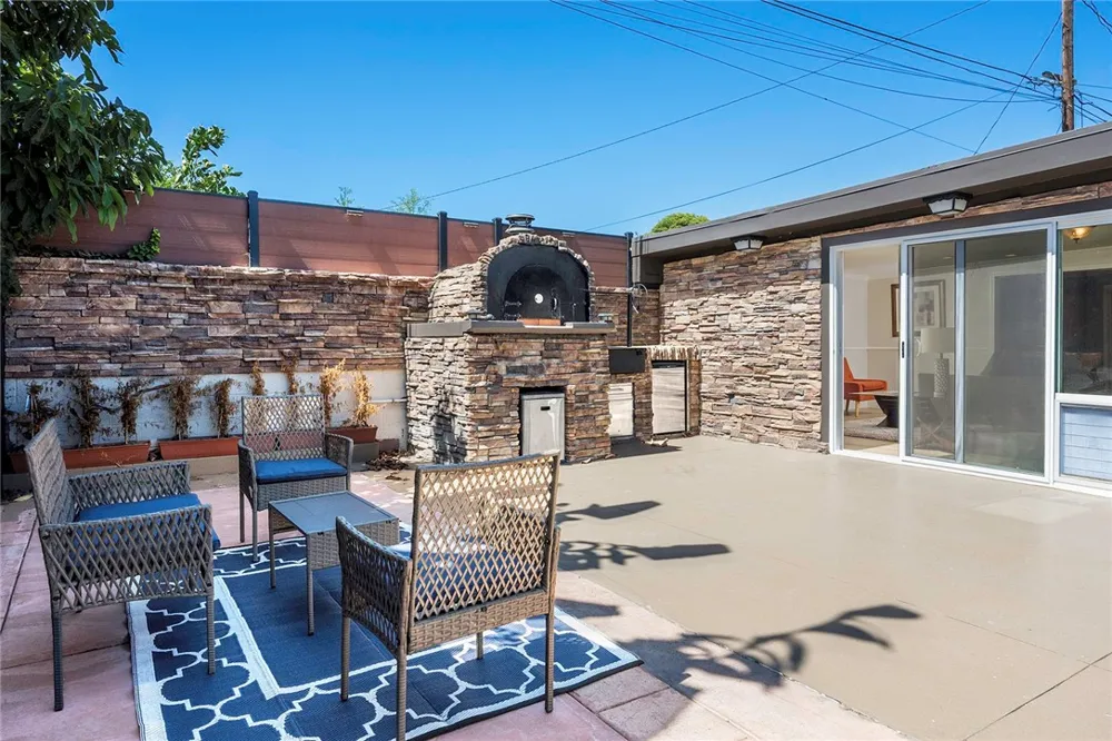2425 Heather Long Beach, CA 90815