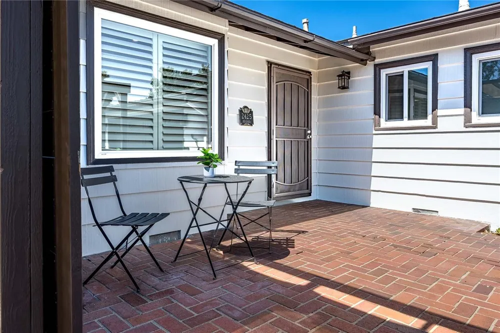 2425 Heather Long Beach, CA 90815