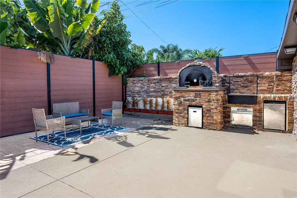 2425 Heather Long Beach, CA 90815