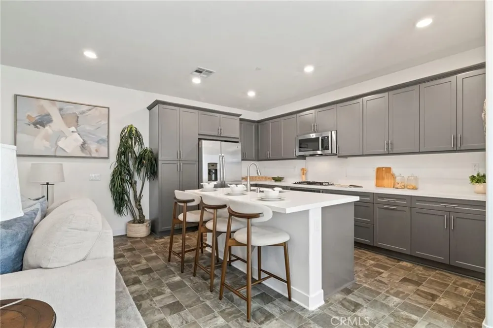 810 Enchanted Hideaway Upland, CA 91786
