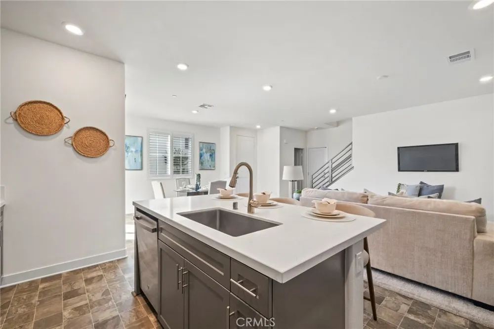 810 Enchanted Hideaway Upland, CA 91786