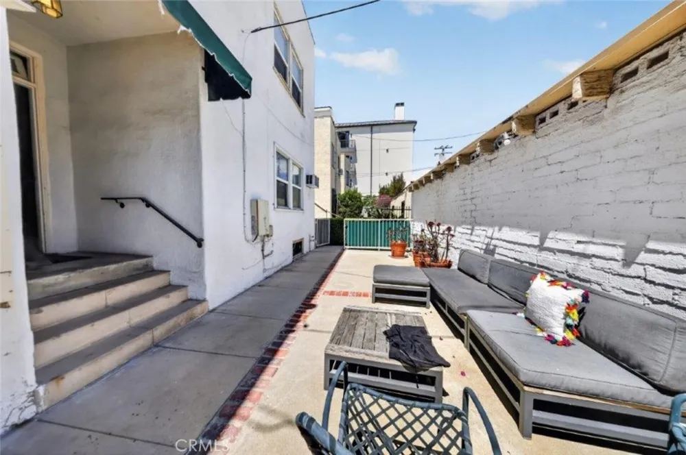 144 La Peer Drive Beverly Hills, CA 90211