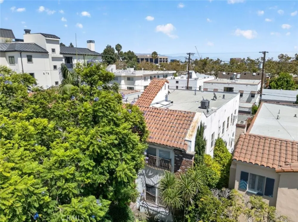144 La Peer Drive Beverly Hills, CA 90211