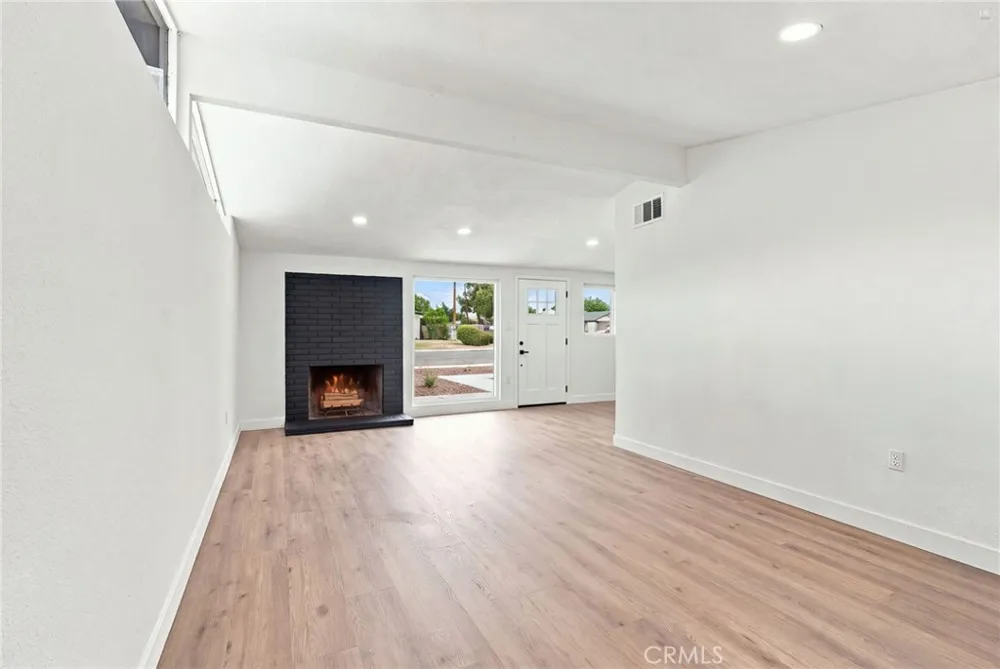 663 E Margarita Rialto, CA 92376