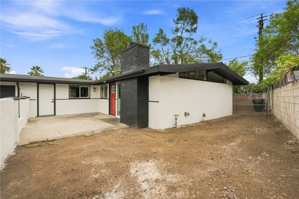 663 E Margarita Rialto, CA 92376