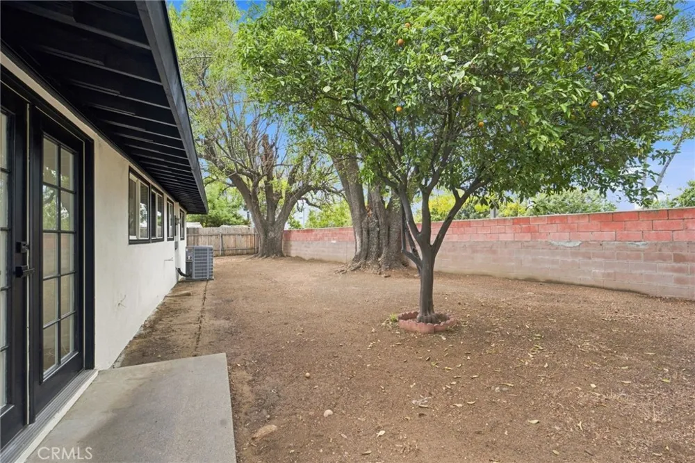 663 E Margarita Rialto, CA 92376