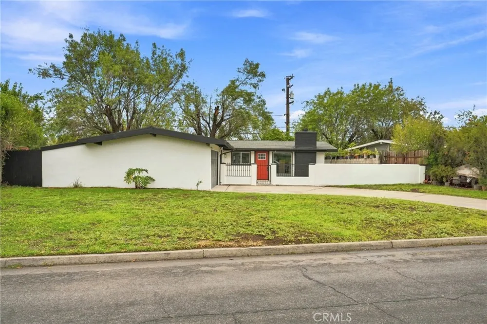 663 E Margarita Rialto, CA 92376
