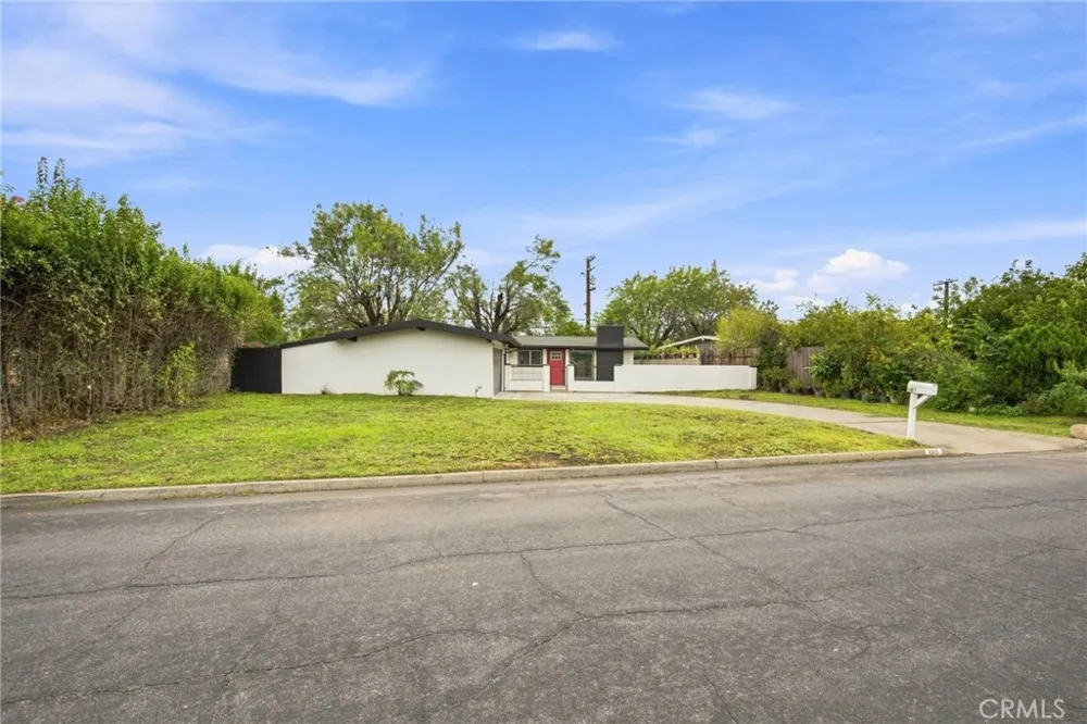 663 E Margarita Rialto, CA 92376