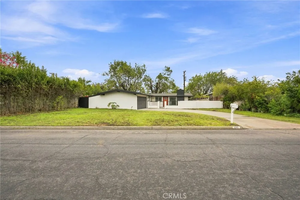 663 E Margarita Rialto, CA 92376