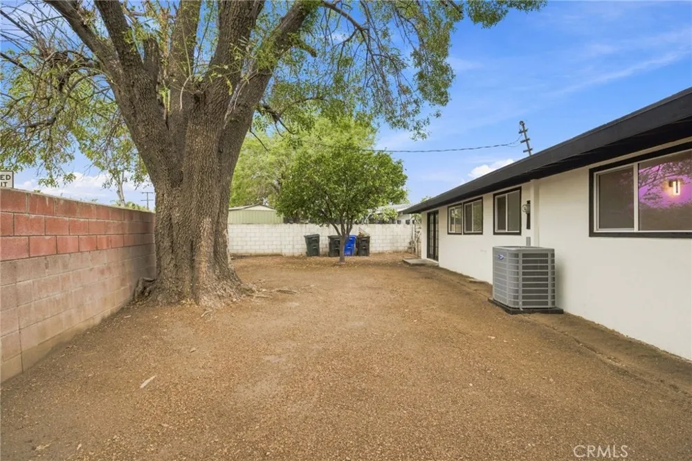 663 E Margarita Rialto, CA 92376