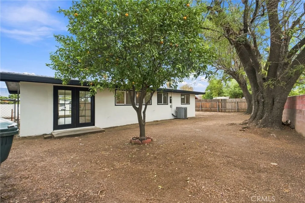 663 E Margarita Rialto, CA 92376