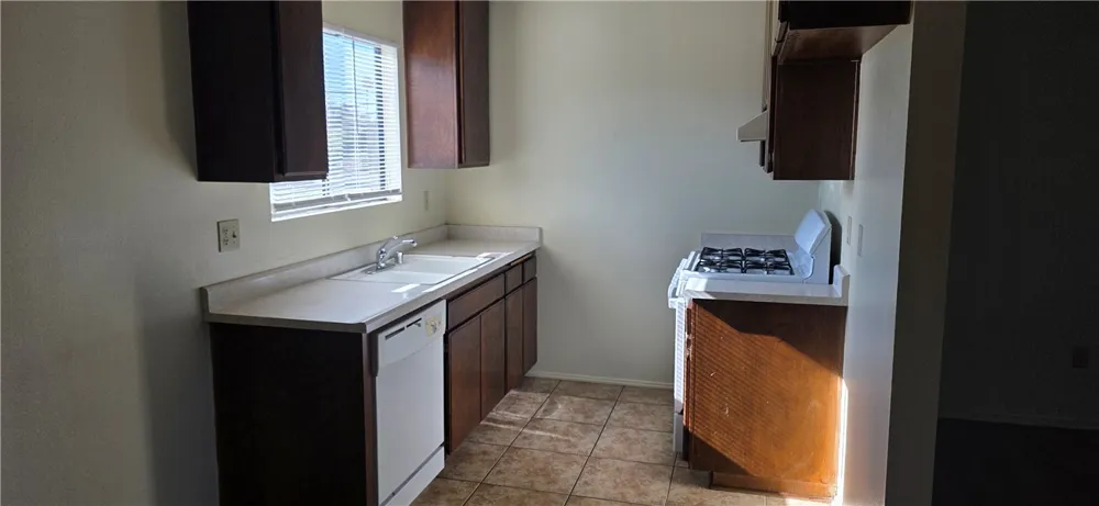 1319 Oakwood Drive #27 San Bernardino, CA 92405