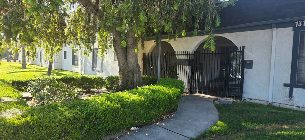 1319 Oakwood Drive #27 San Bernardino, CA 92405