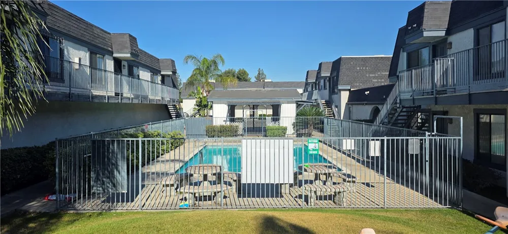 1319 Oakwood Drive #27 San Bernardino, CA 92405