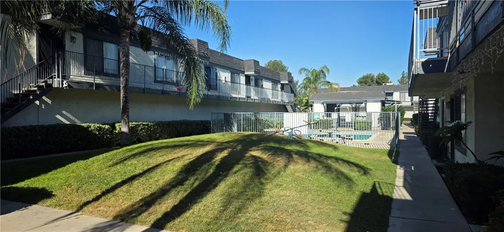 1319 Oakwood Drive #27 San Bernardino, CA 92405