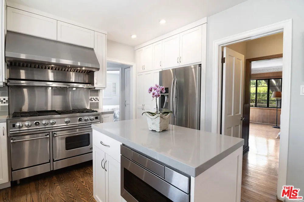 3050 Motor Avenue Los Angeles, CA 90064