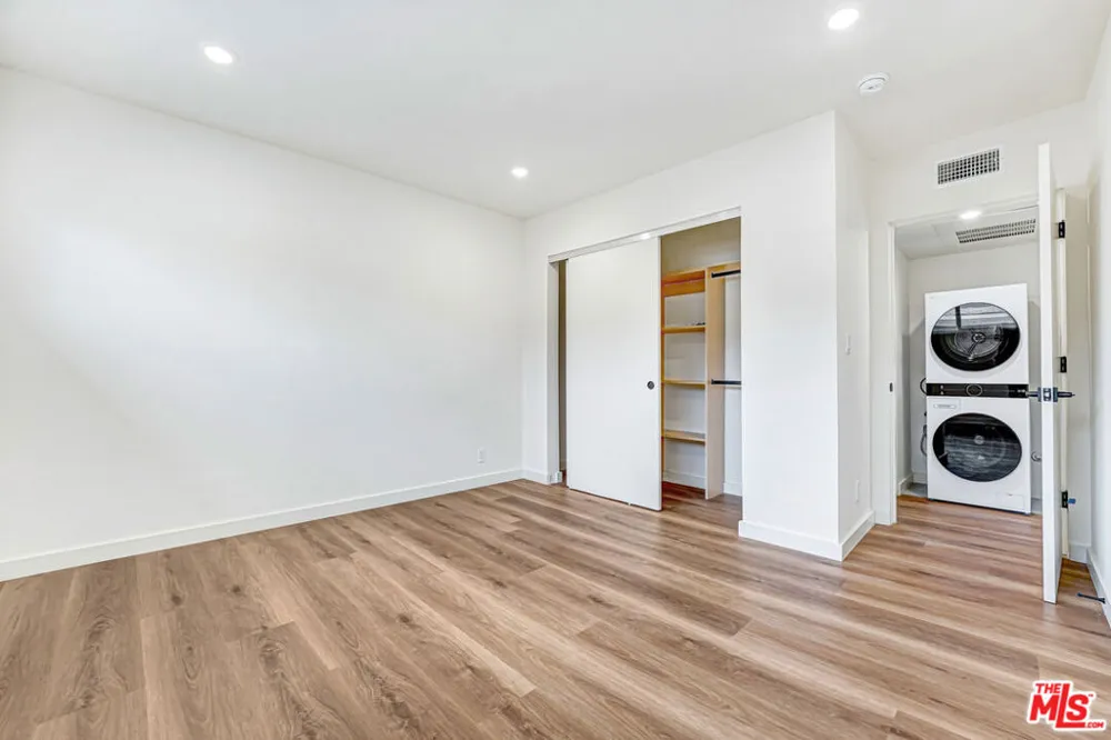16185 W Sunset Blvd #3 Pacific Palisades, CA 90272