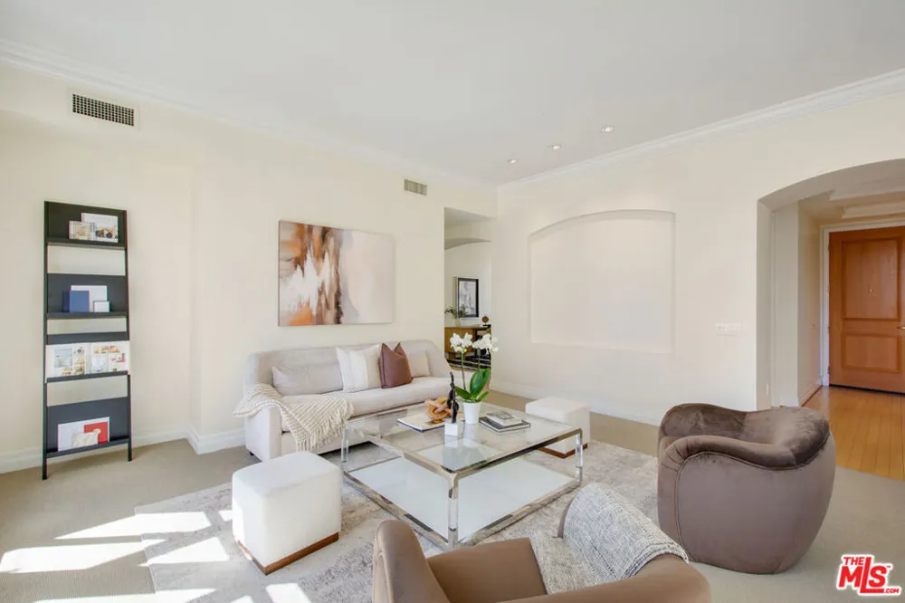 11847 Gorham Avenue #403 Los Angeles, CA 90049