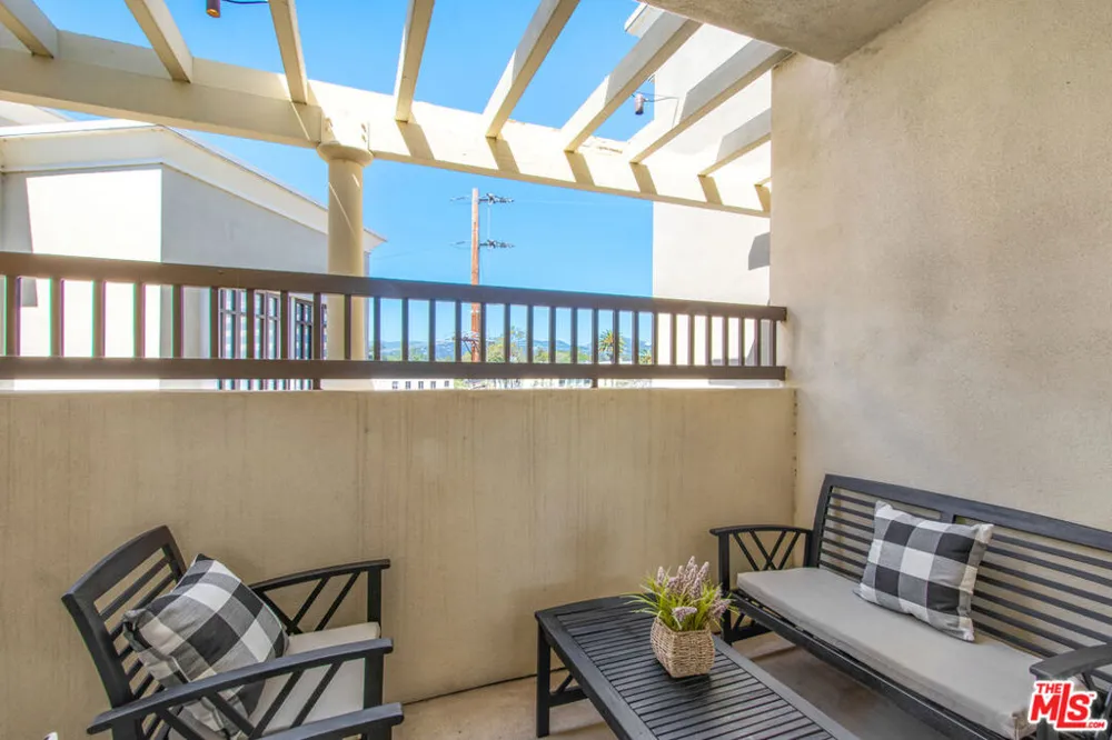11847 Gorham Avenue #403 Los Angeles, CA 90049
