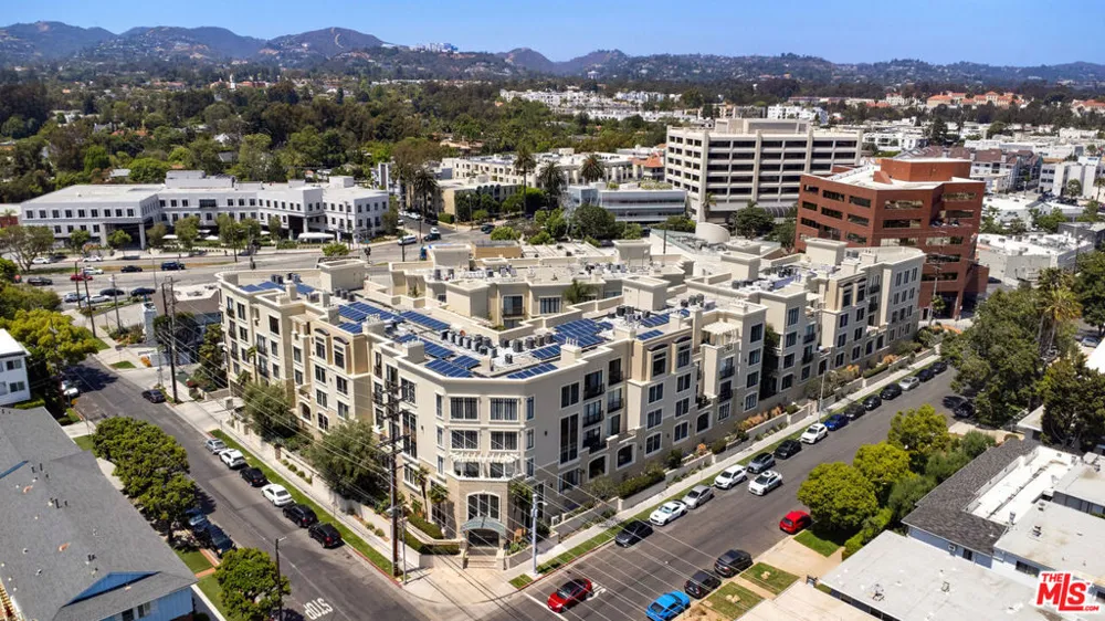 11847 Gorham Avenue #403 Los Angeles, CA 90049
