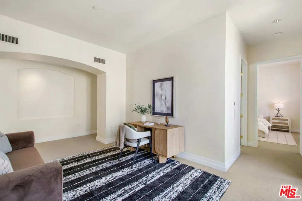11847 Gorham Avenue #403 Los Angeles, CA 90049