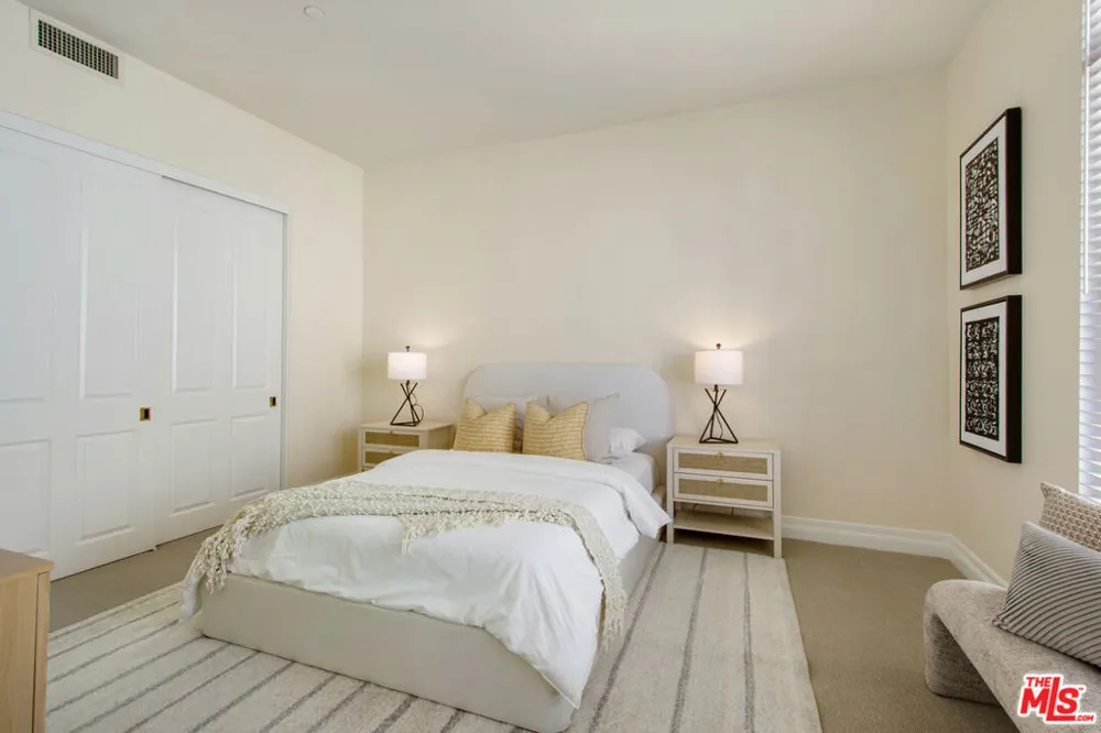 11847 Gorham Avenue #403 Los Angeles, CA 90049