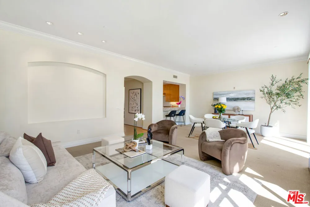 11847 Gorham Avenue #403 Los Angeles, CA 90049