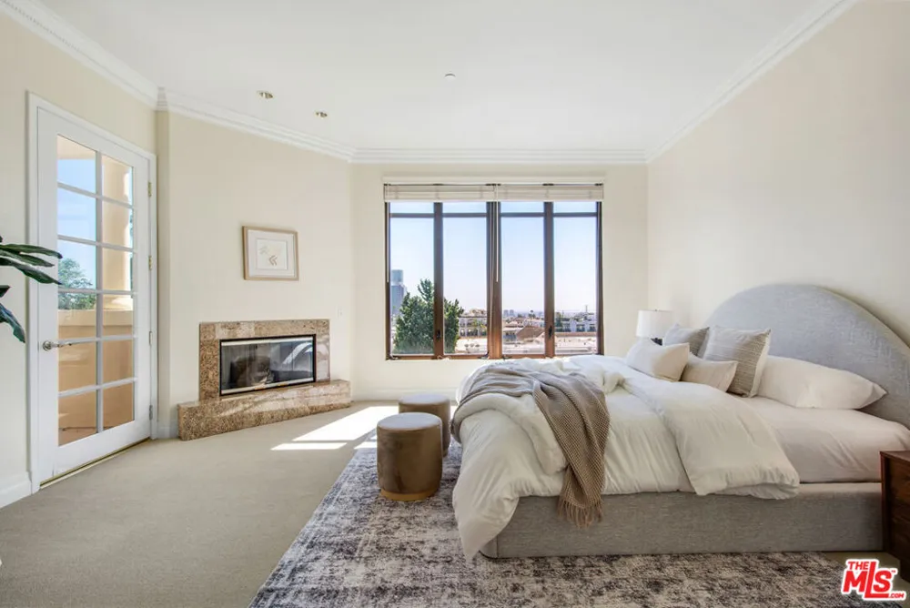 11847 Gorham Avenue #403 Los Angeles, CA 90049