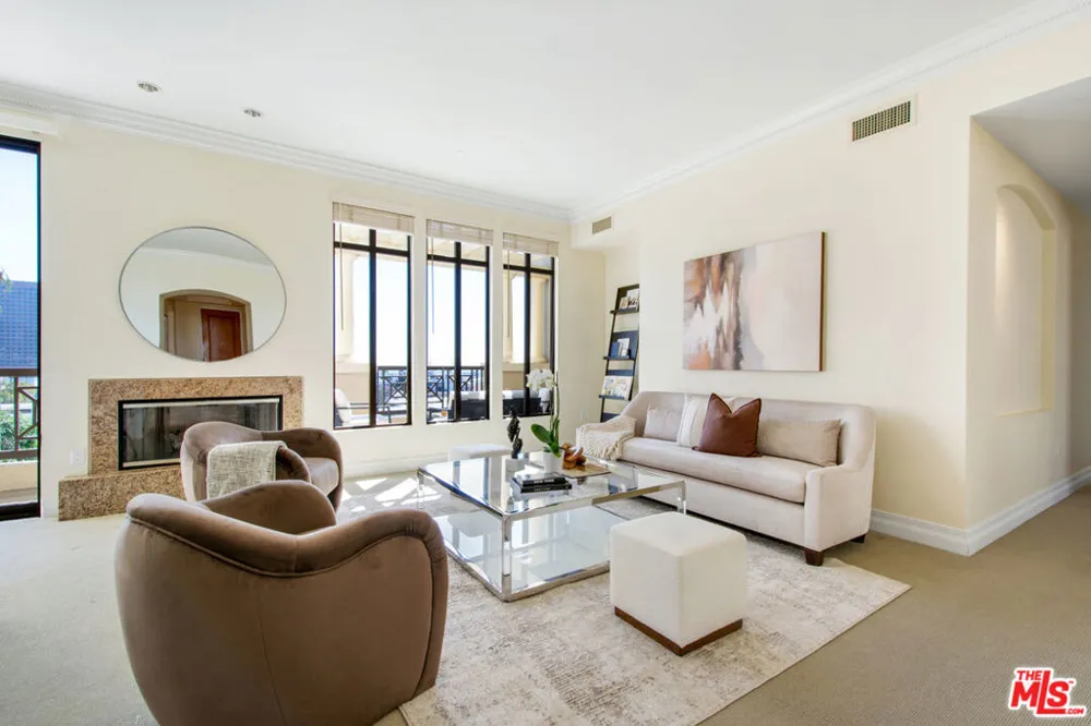11847 Gorham Avenue #403 Los Angeles, CA 90049