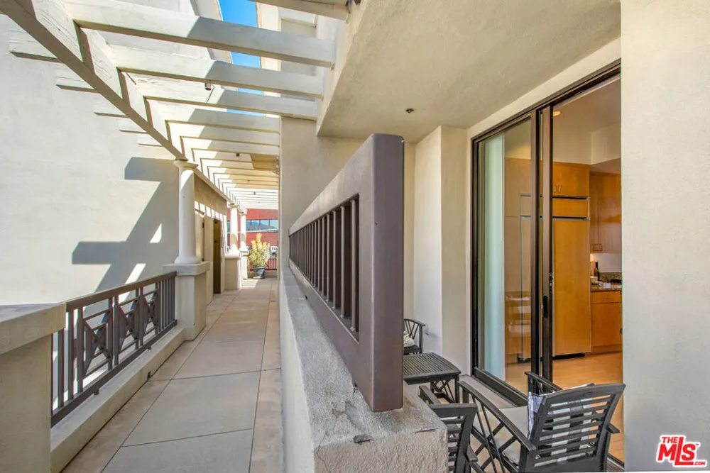 11847 Gorham Avenue #403 Los Angeles, CA 90049