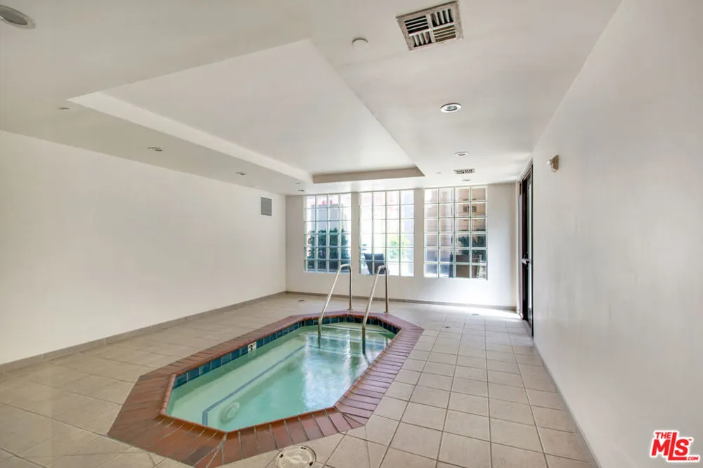 11847 Gorham Avenue #403 Los Angeles, CA 90049