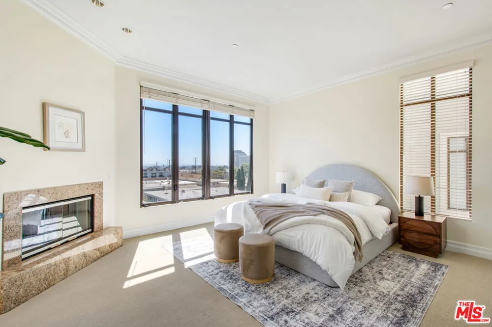 11847 Gorham Avenue #403 Los Angeles, CA 90049