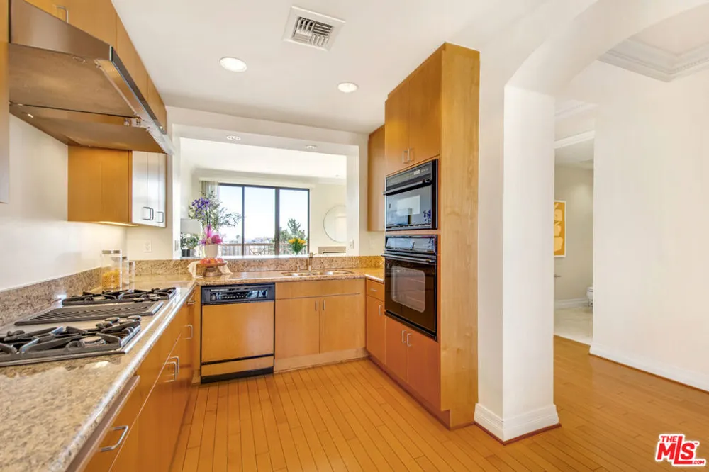 11847 Gorham Avenue #403 Los Angeles, CA 90049