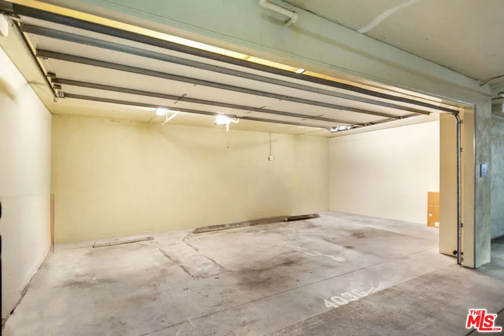 11847 Gorham Avenue #403 Los Angeles, CA 90049