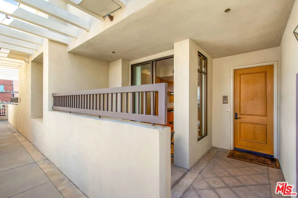 11847 Gorham Avenue #403 Los Angeles, CA 90049