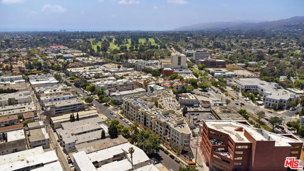 11847 Gorham Avenue #403 Los Angeles, CA 90049
