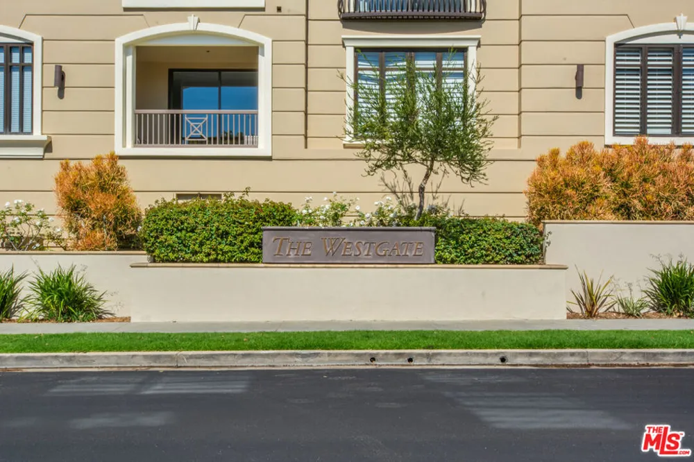 11847 Gorham Avenue #403 Los Angeles, CA 90049