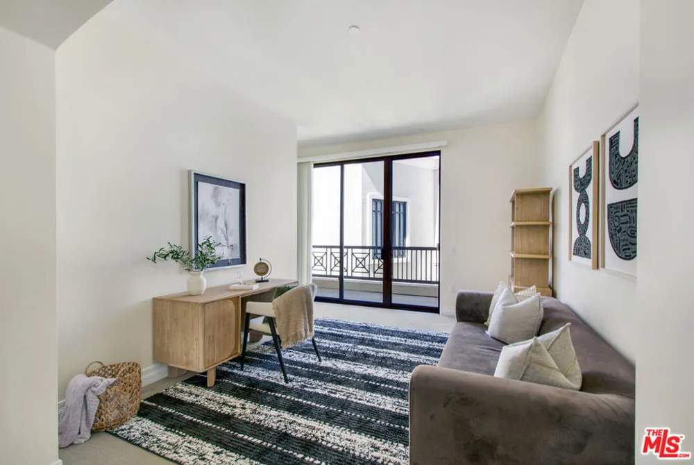 11847 Gorham Avenue #403 Los Angeles, CA 90049