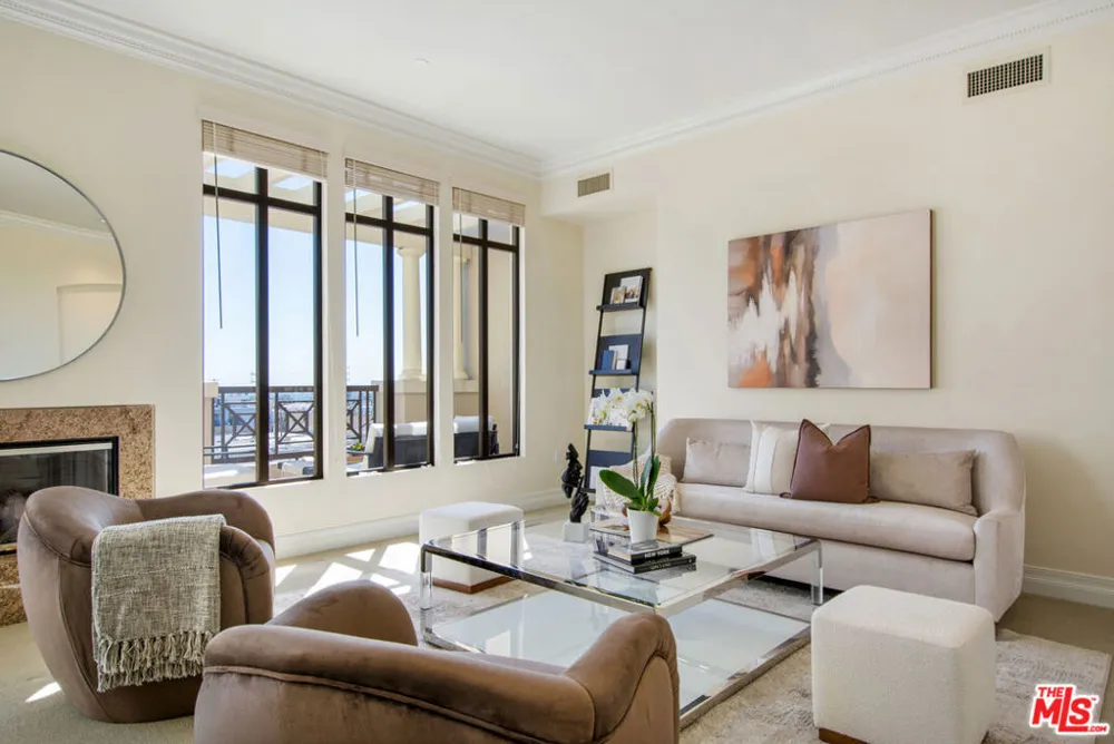 11847 Gorham Avenue #403 Los Angeles, CA 90049