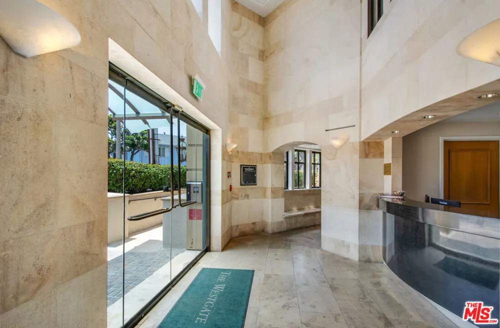 11847 Gorham Avenue #403 Los Angeles, CA 90049