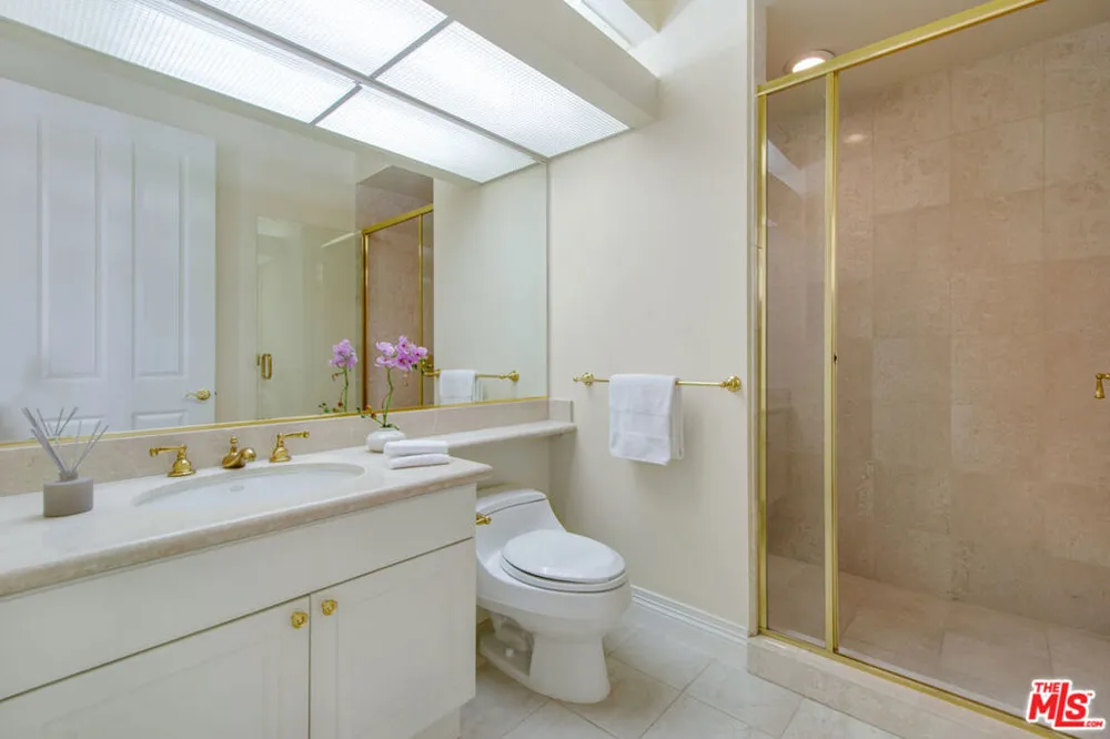 11847 Gorham Avenue #403 Los Angeles, CA 90049