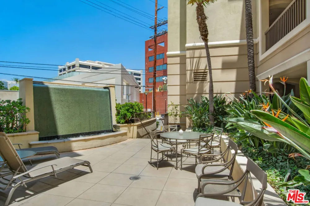 11847 Gorham Avenue #403 Los Angeles, CA 90049