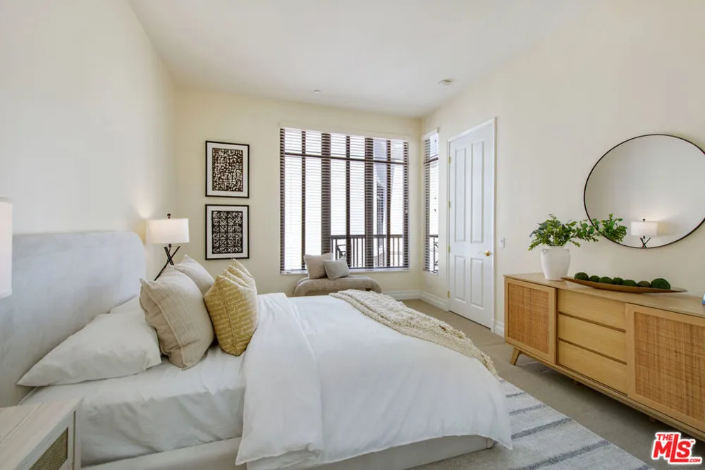 11847 Gorham Avenue #403 Los Angeles, CA 90049
