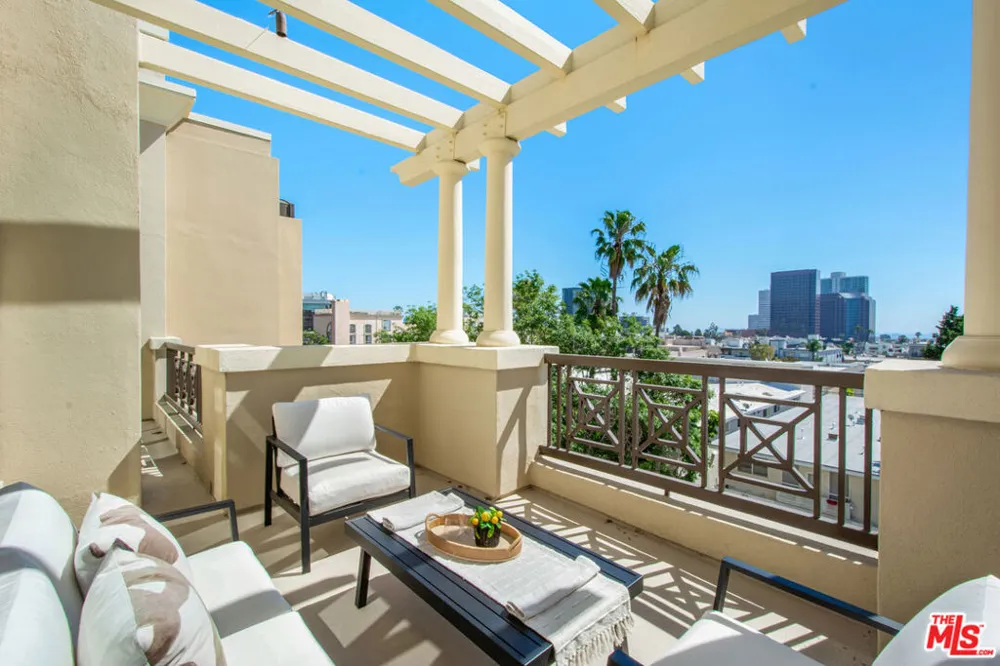 11847 Gorham Avenue #403 Los Angeles, CA 90049