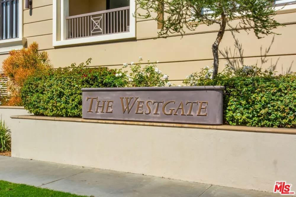 11847 Gorham Avenue #403 Los Angeles, CA 90049