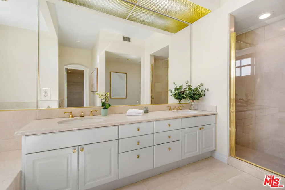 11847 Gorham Avenue #403 Los Angeles, CA 90049