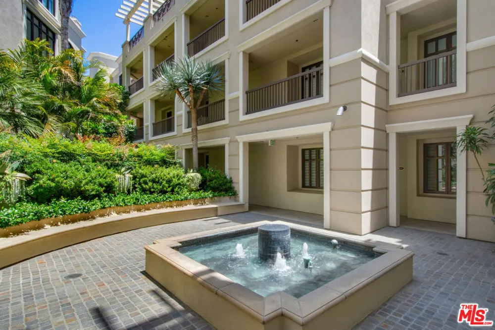 11847 Gorham Avenue #403 Los Angeles, CA 90049