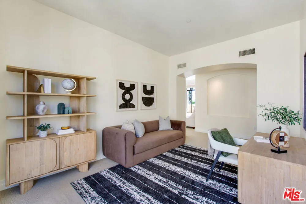 11847 Gorham Avenue #403 Los Angeles, CA 90049