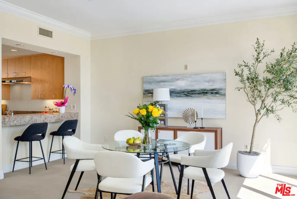 11847 Gorham Avenue #403 Los Angeles, CA 90049