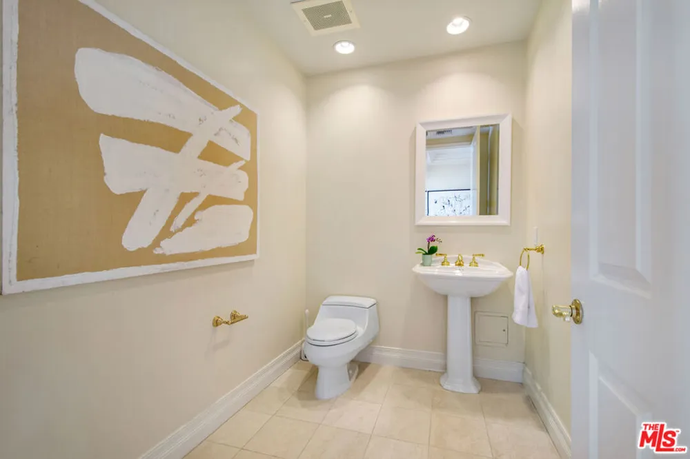 11847 Gorham Avenue #403 Los Angeles, CA 90049